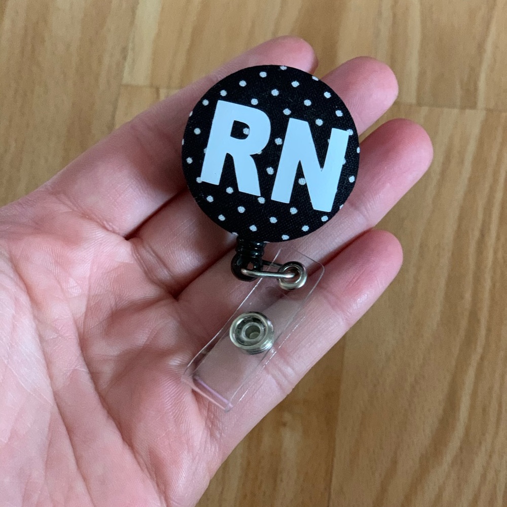 Customizable and interchangeable badge reels